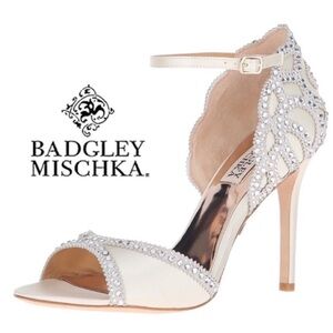 Badgley Mischka Cream Embellished Heels 9 NWT